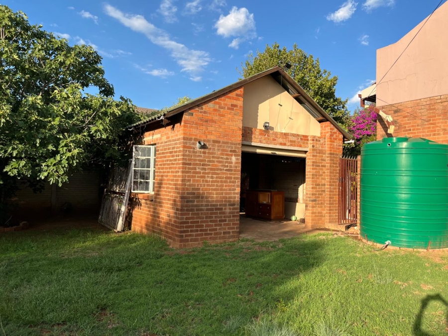 4 Bedroom Property for Sale in Langenhovenpark Free State